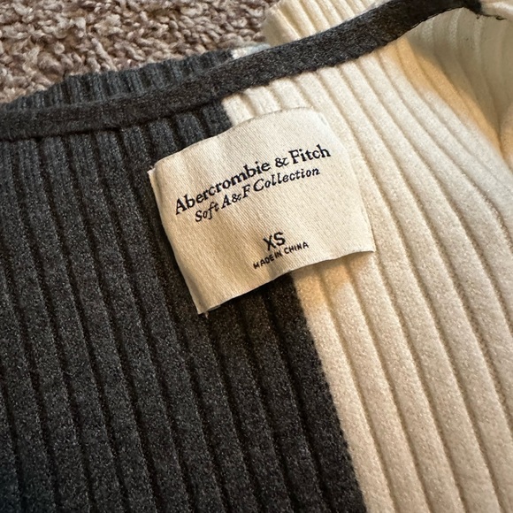 Abercrombie Soft A&F Collection Sweater XS - Picture 2 of 3